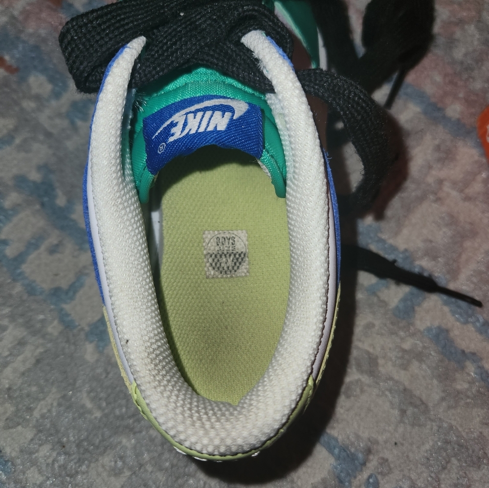 Nikes shoes - Picture 6 of 13